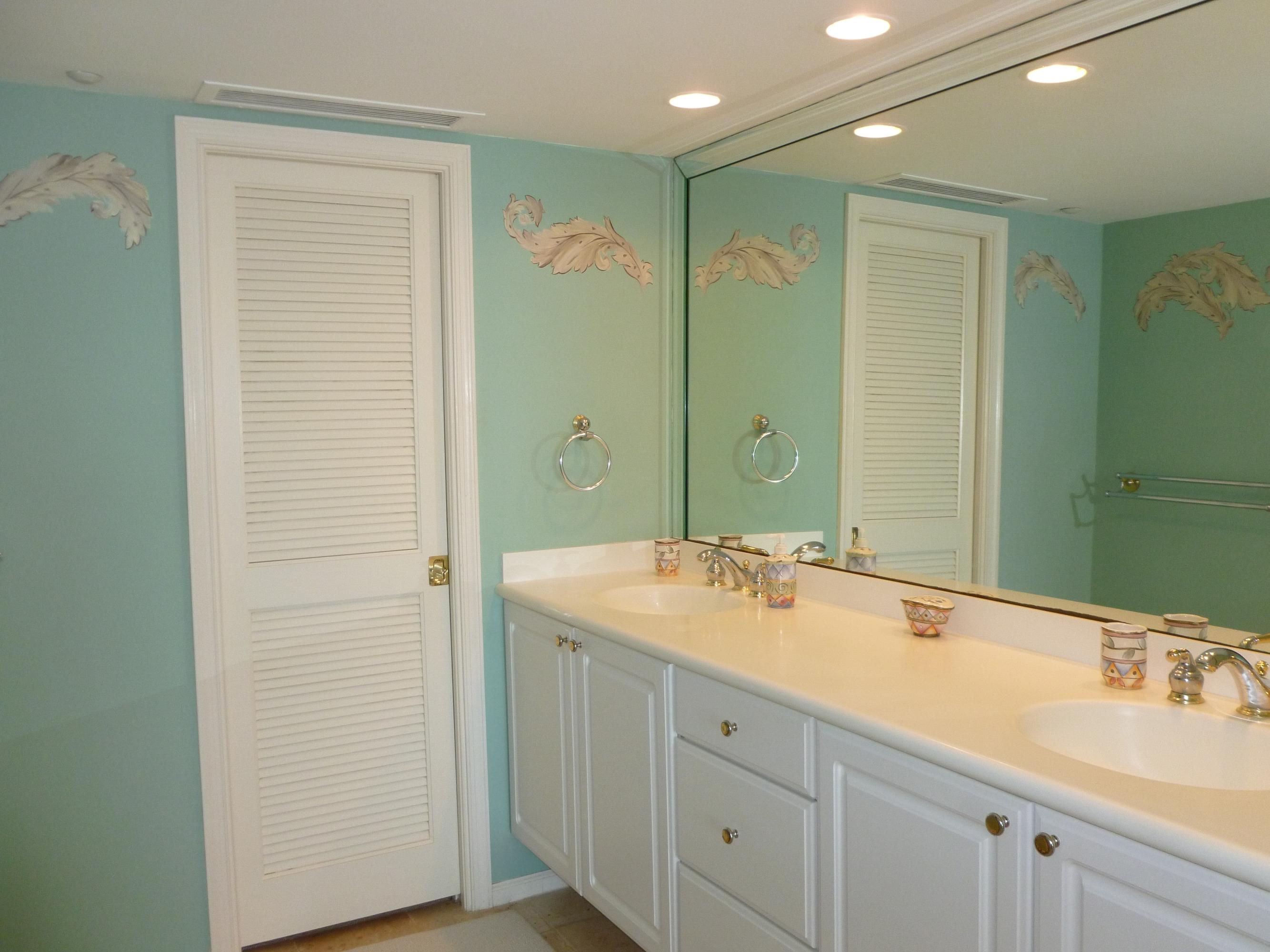 400 South Beach Road, Unit 1102 Jupiter, FL 33469 - Photo 13 of 37 MASTER BATH AREA