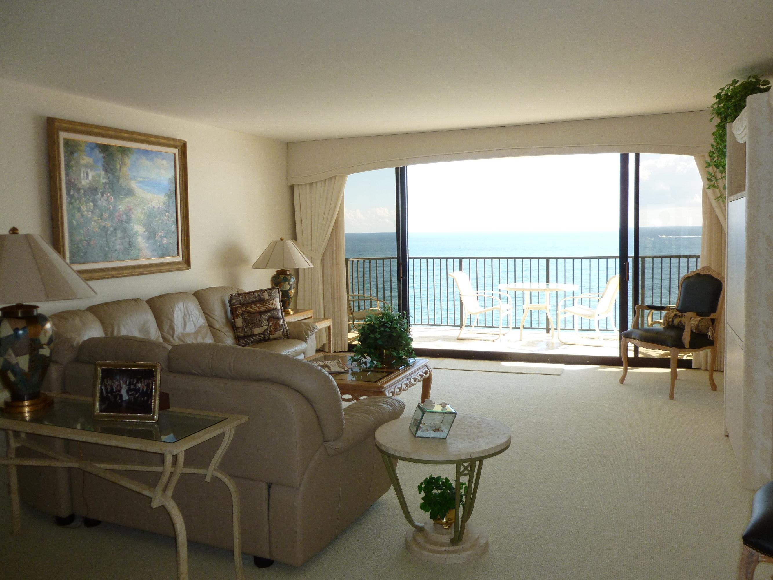 400 South Beach Road, Unit 1102 Jupiter, FL 33469 - Photo 4 of 37 LIVING ROOM