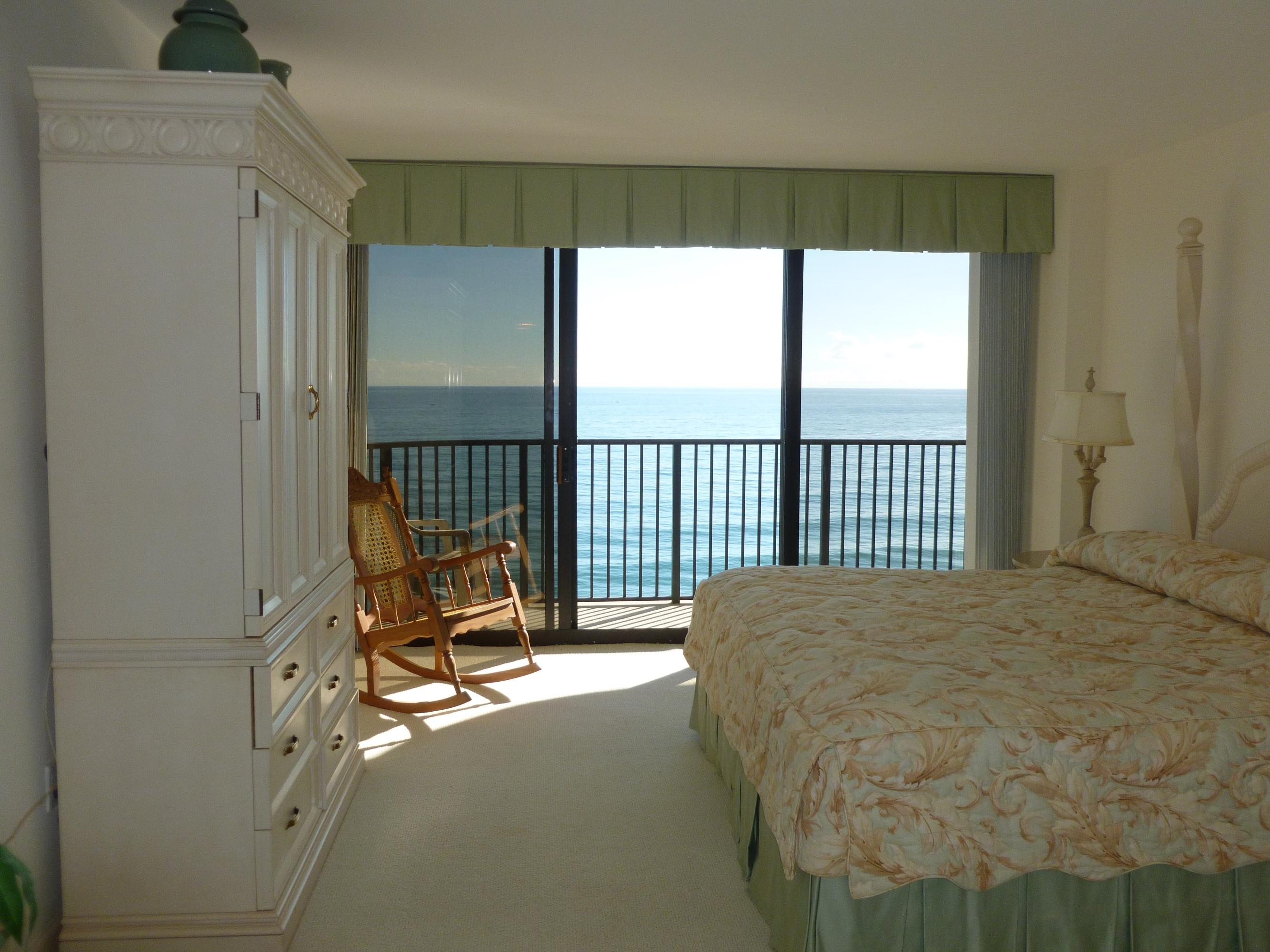 400 South Beach Road, Unit 1102 Jupiter, FL 33469 - Photo 9 of 37 MASTER BEDROOM