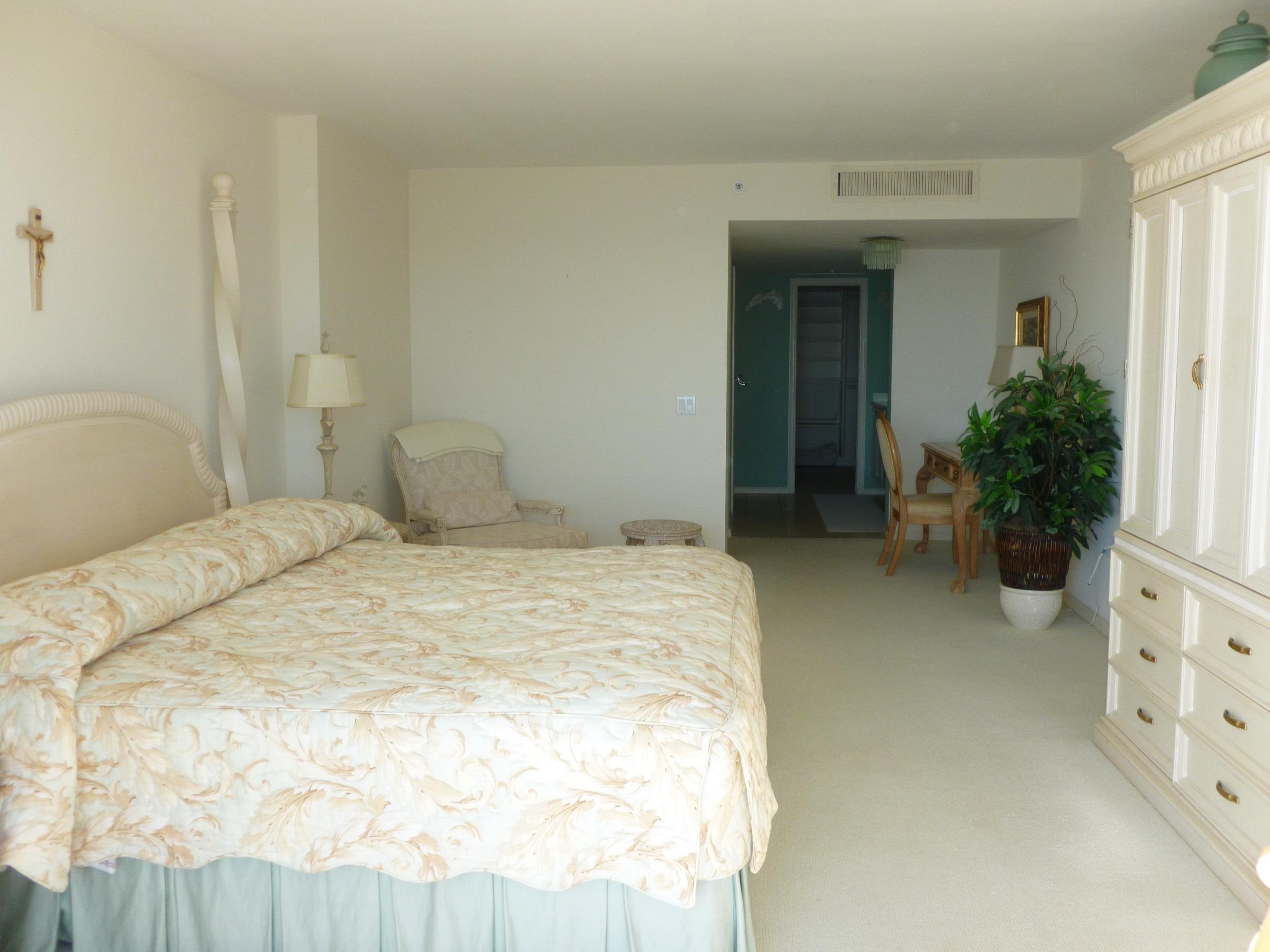 400 South Beach Road, Unit 1102 Jupiter, FL 33469 - Photo 10 of 37 MASTER BEDROOM