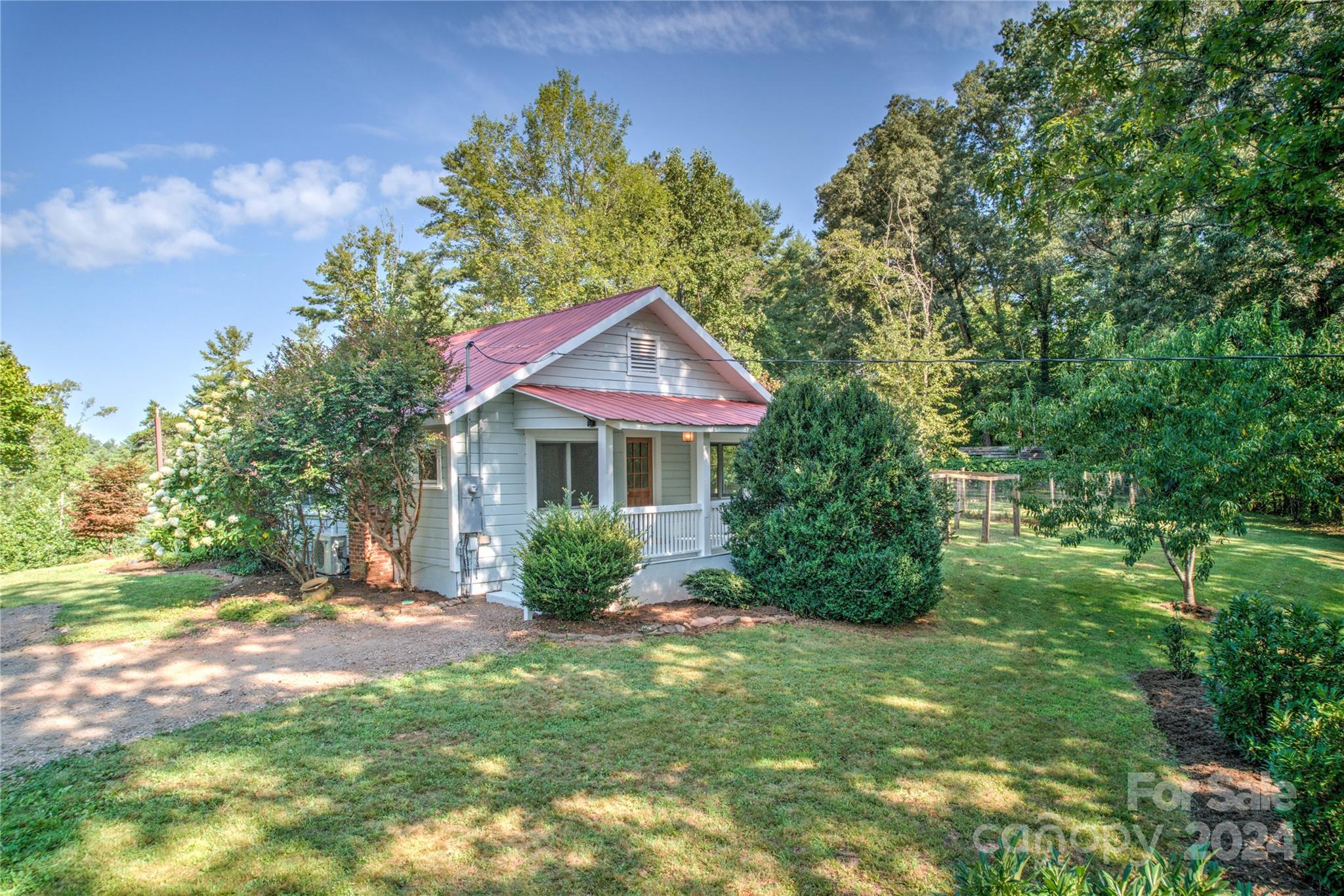 911 Jupiter Road Weaverville, NC 28787 - Photo 3 of 39 a front view of a house with a yard