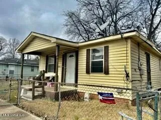 $500 | 109 Young Street, Greenwood, MS 38930