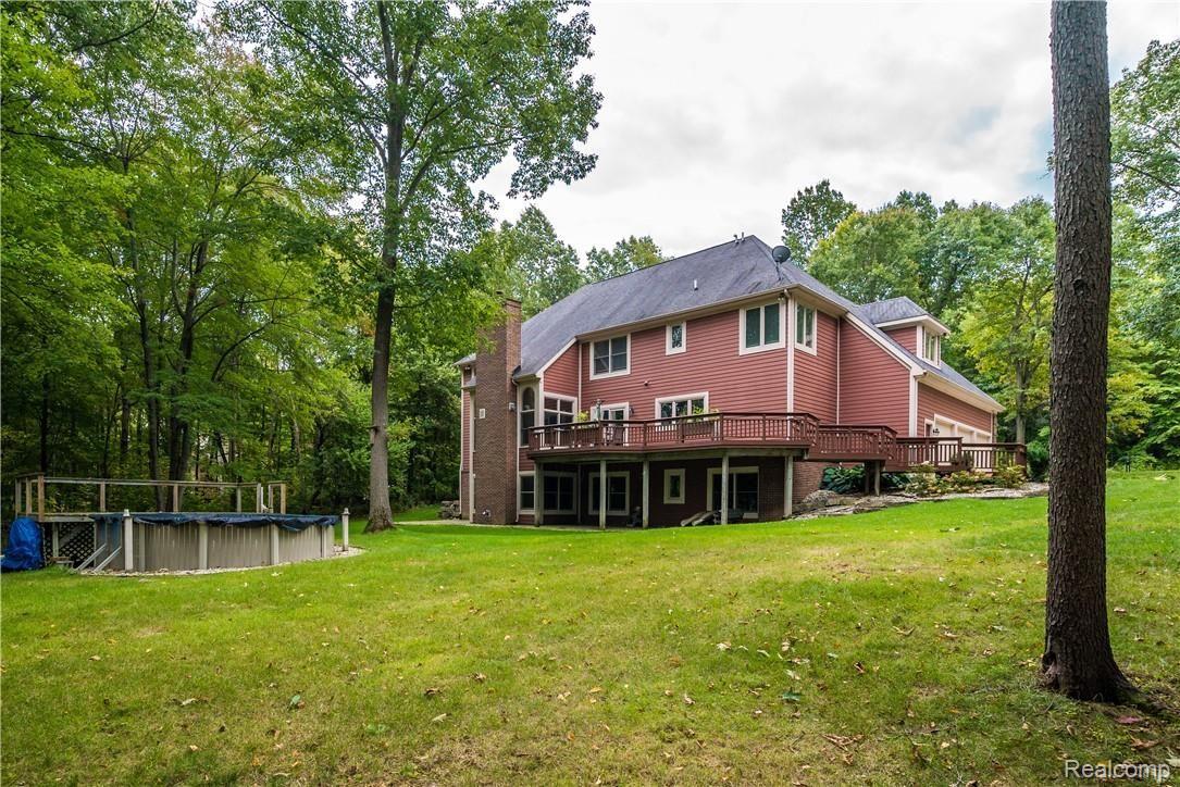 260 Hawk Ridge Drive Clarkston, MI 48348 - Photo 18 of 91 Exteriors (13 of 19).jpg