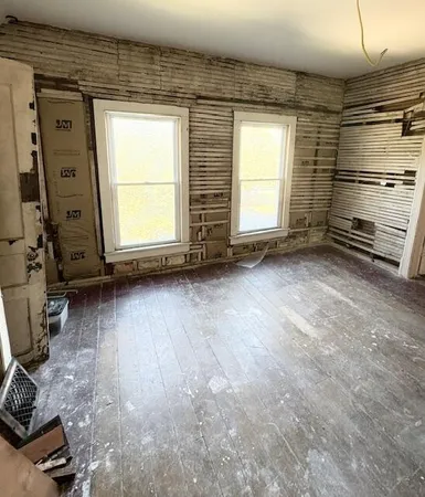 $299,500 | 225 Superior Boulevard, Wyandotte, MI 48192