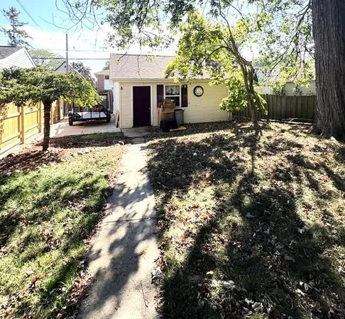 $299,500 | 225 Superior Boulevard, Wyandotte, MI 48192