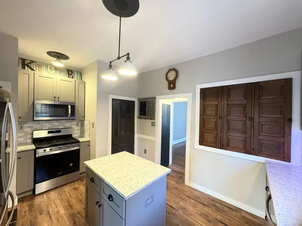 $299,500 | 225 Superior Boulevard, Wyandotte, MI 48192