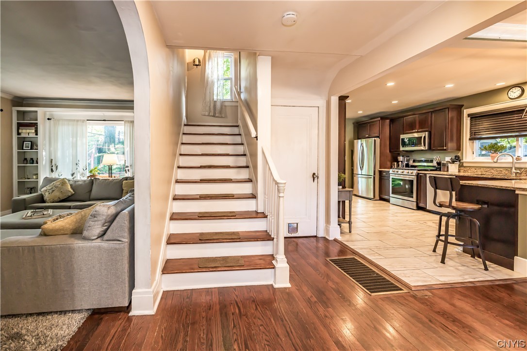 205 Carlton Road Syracuse, NY 13207 - Photo 12 of 45