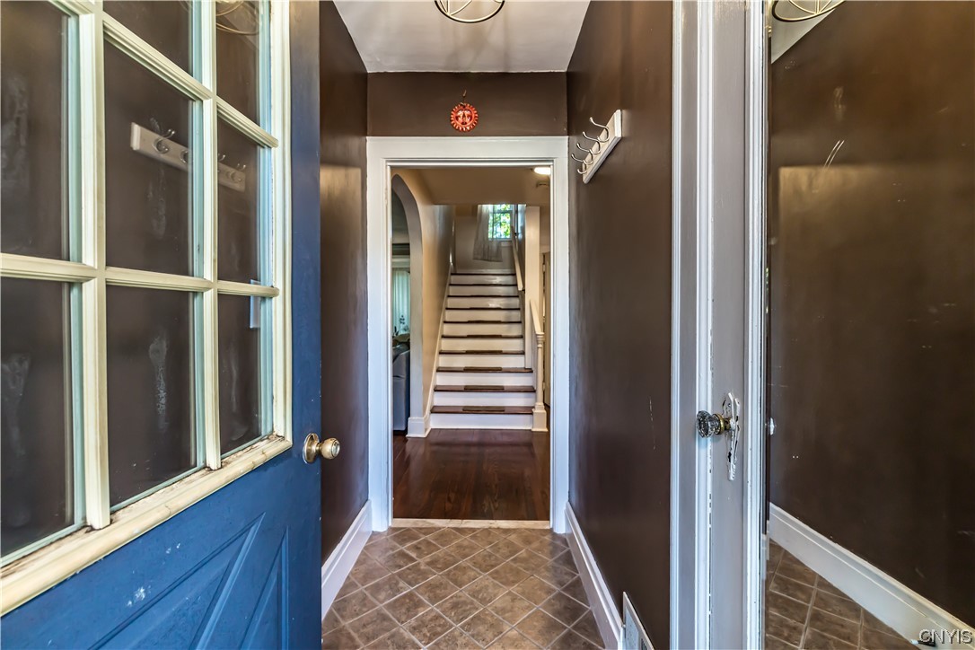 205 Carlton Road Syracuse, NY 13207 - Photo 4 of 45