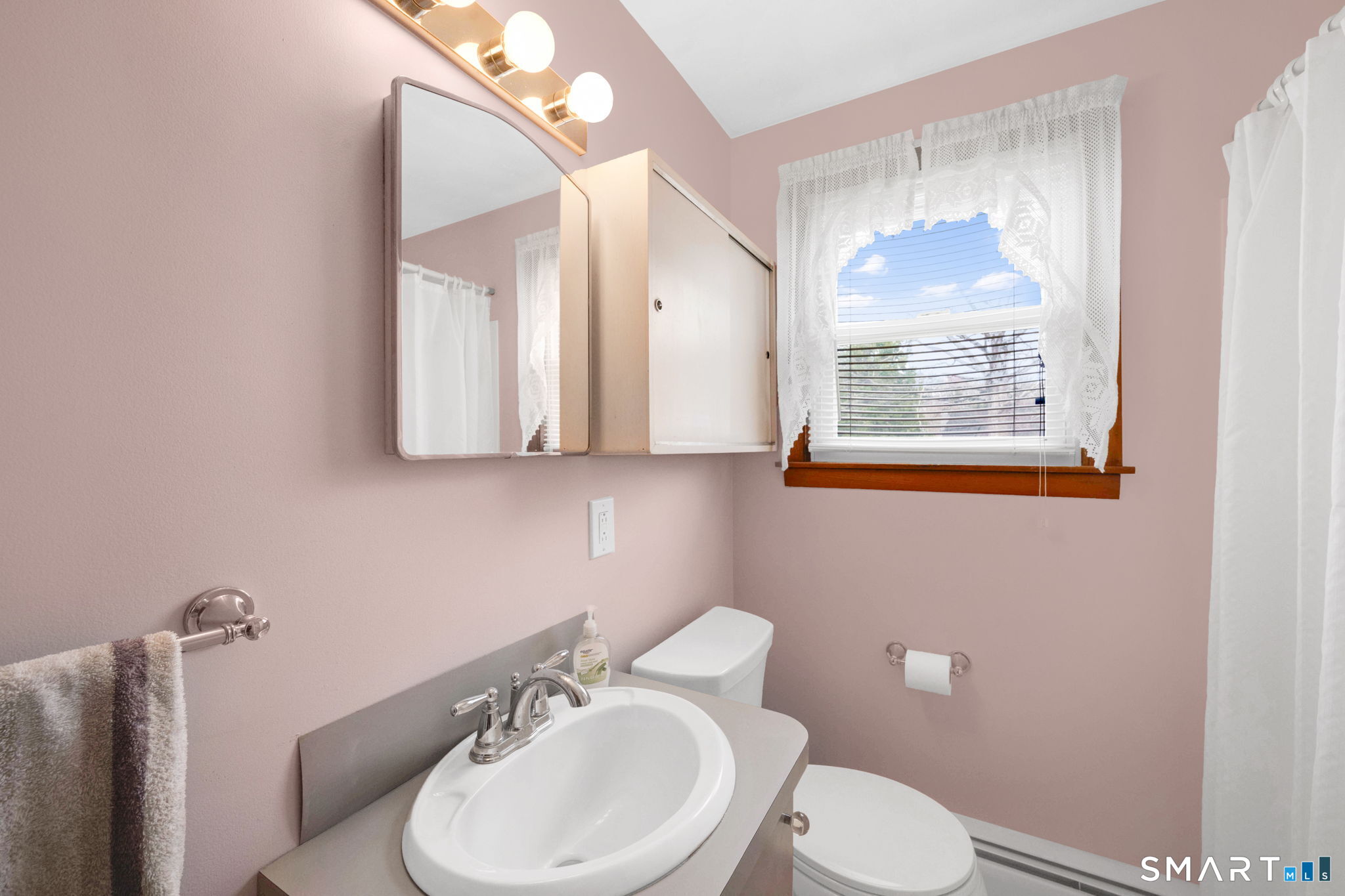 21 Light Street Enfield, CT 06082 - Photo 12 of 33