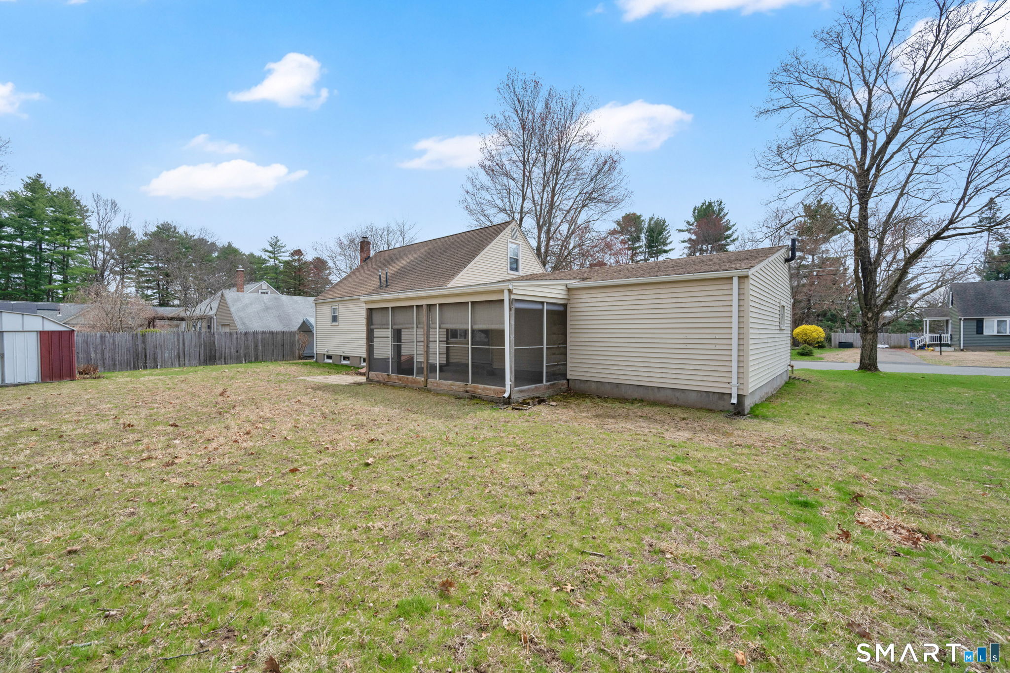 21 Light Street Enfield, CT 06082 - Photo 4 of 33