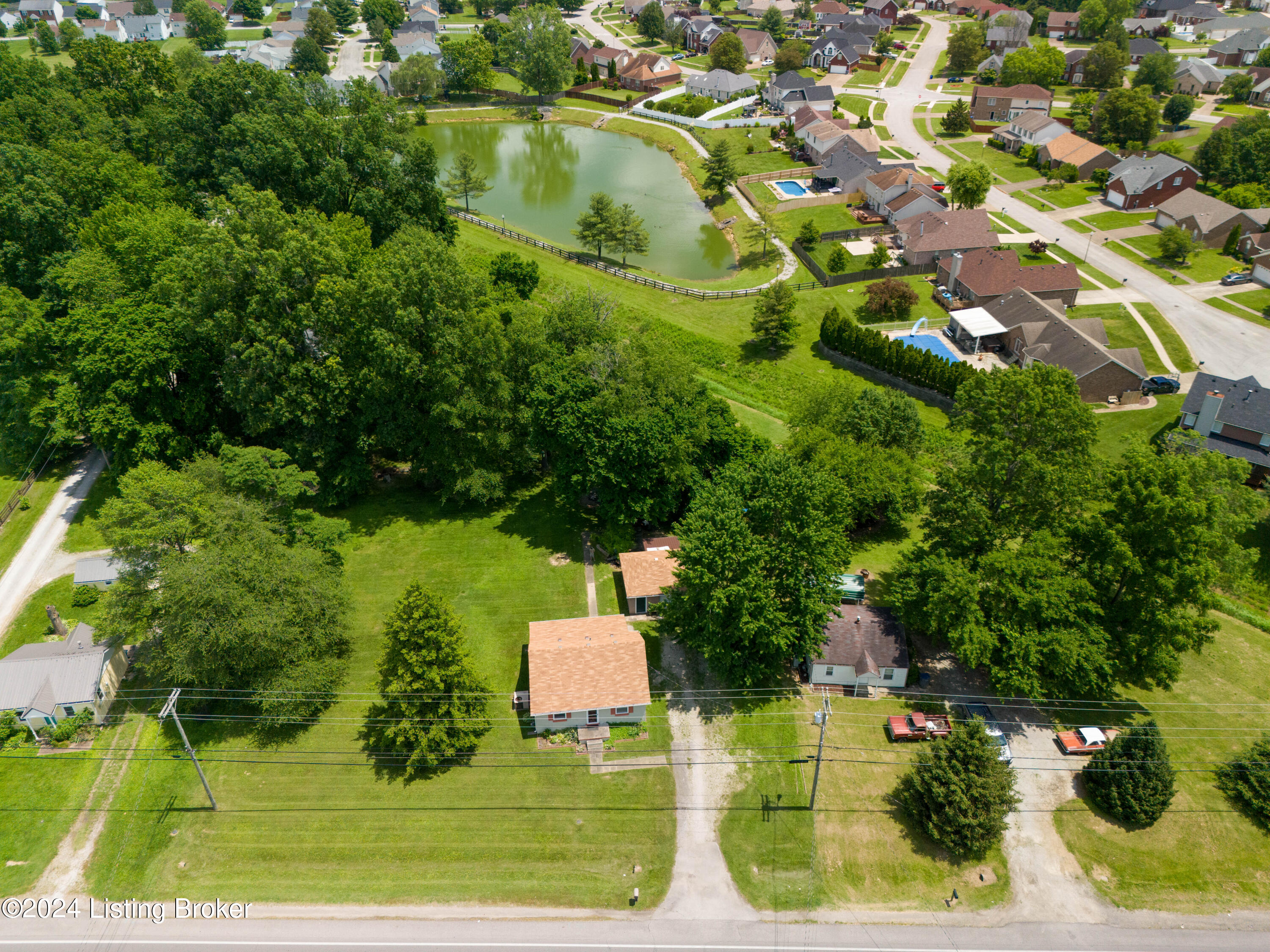 6505 Terry Road Louisville, KY 40258 - Photo 4 of 27 DJI_20240605021223_0100_D-Edit
