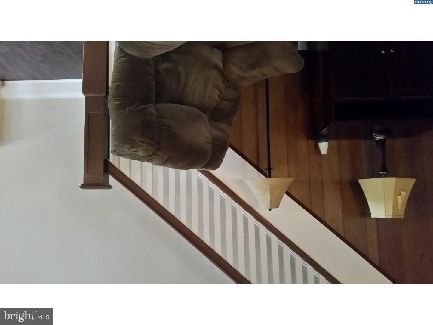 348 Barclay Street Burlington, NJ 08016 - Photo 4 of 14 Living Room