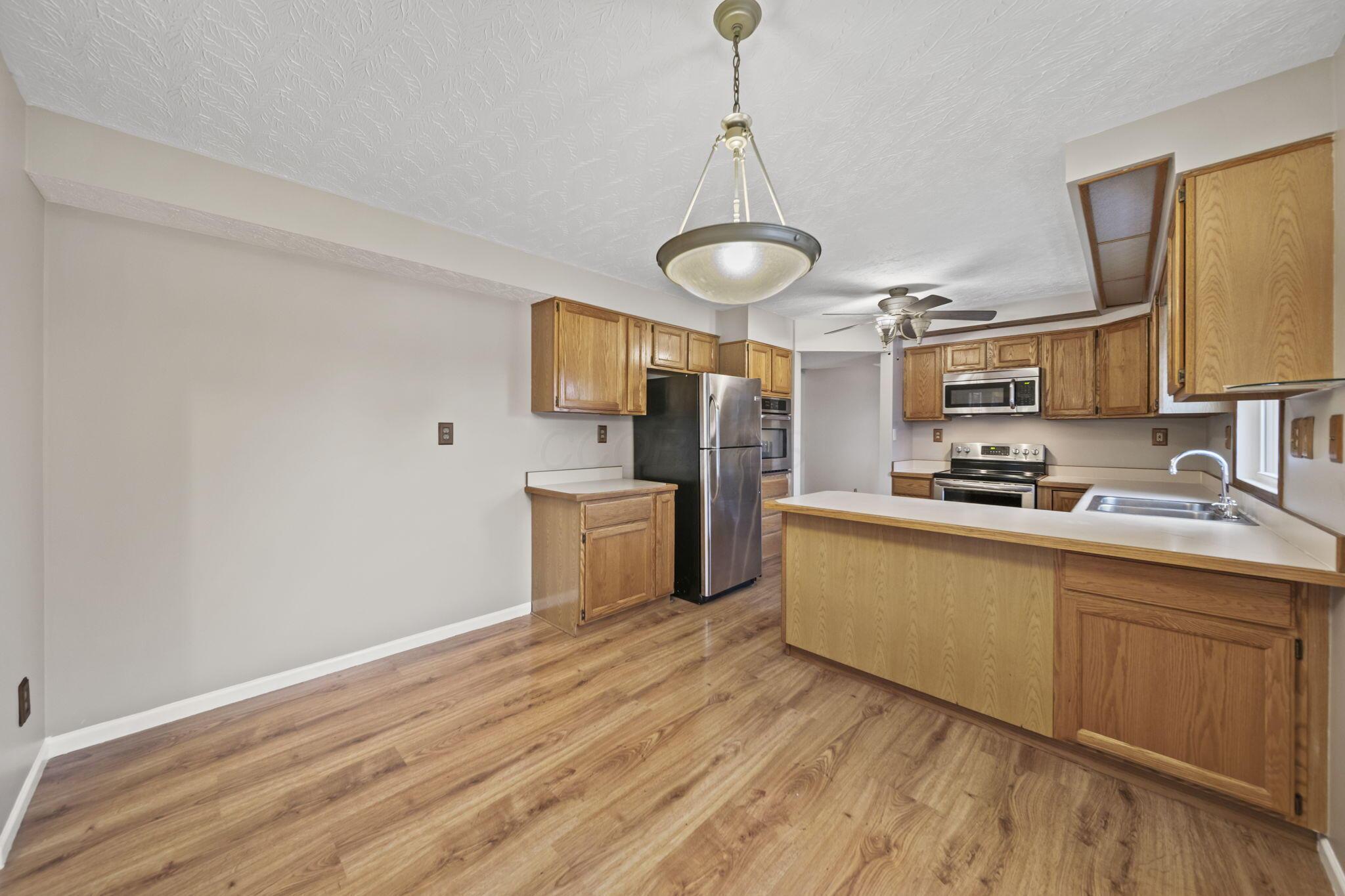 4384 Leppert Road Hilliard, OH 43026 - Photo 17 of 76 Eating Space