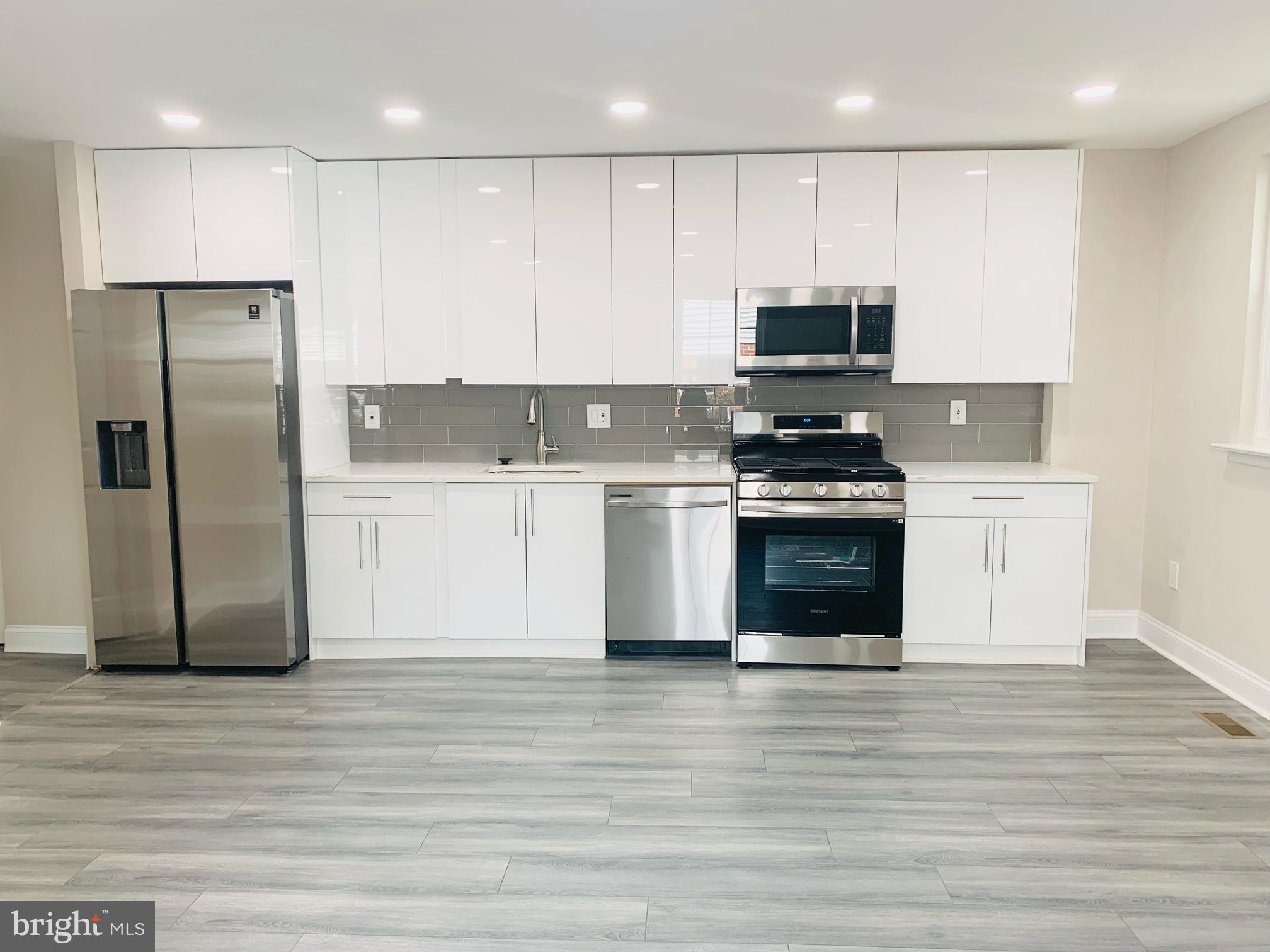 10906 Knights Road Philadelphia, PA 19154 - Photo 3 of 35