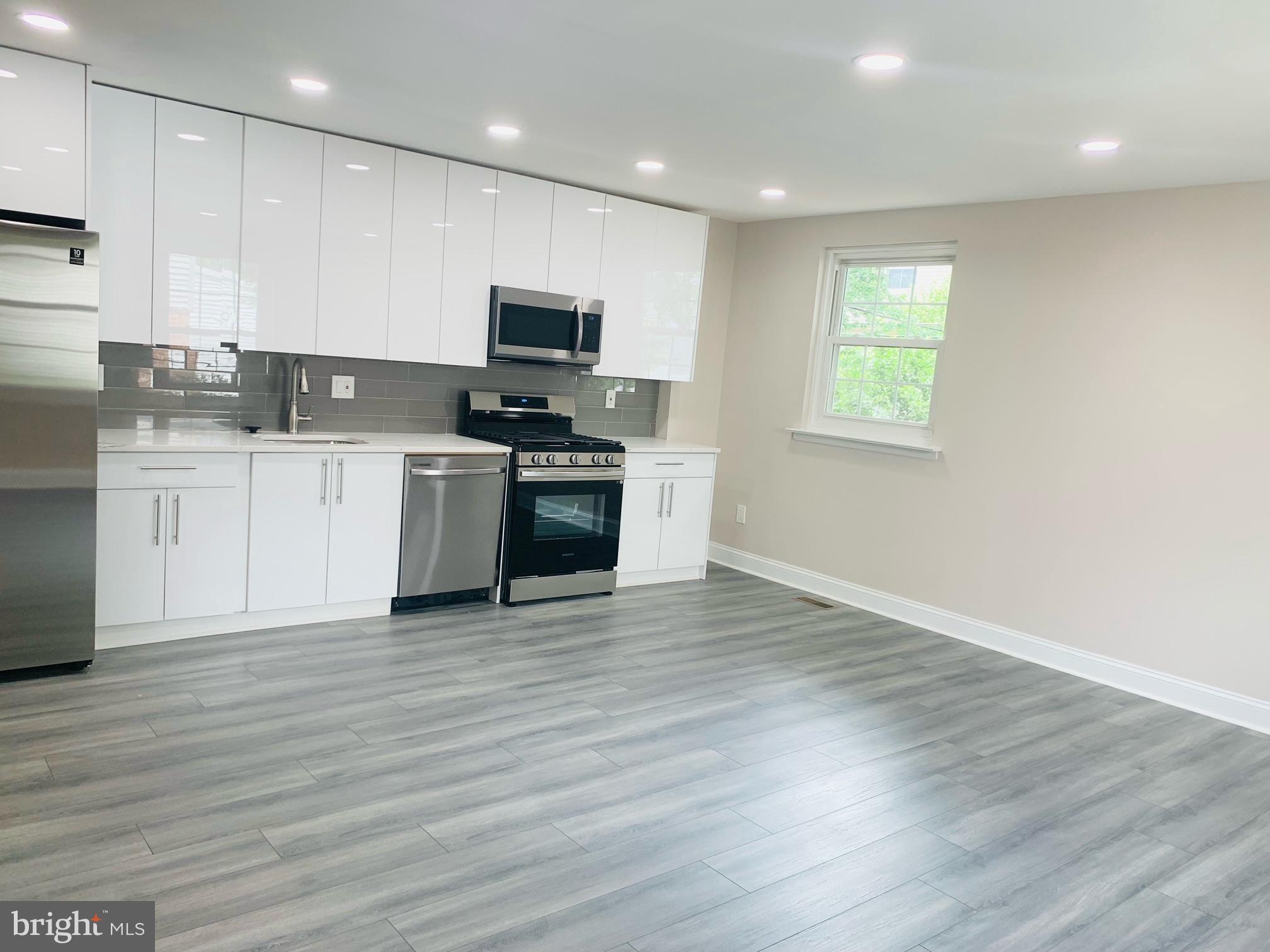 10906 Knights Road Philadelphia, PA 19154 - Photo 4 of 35