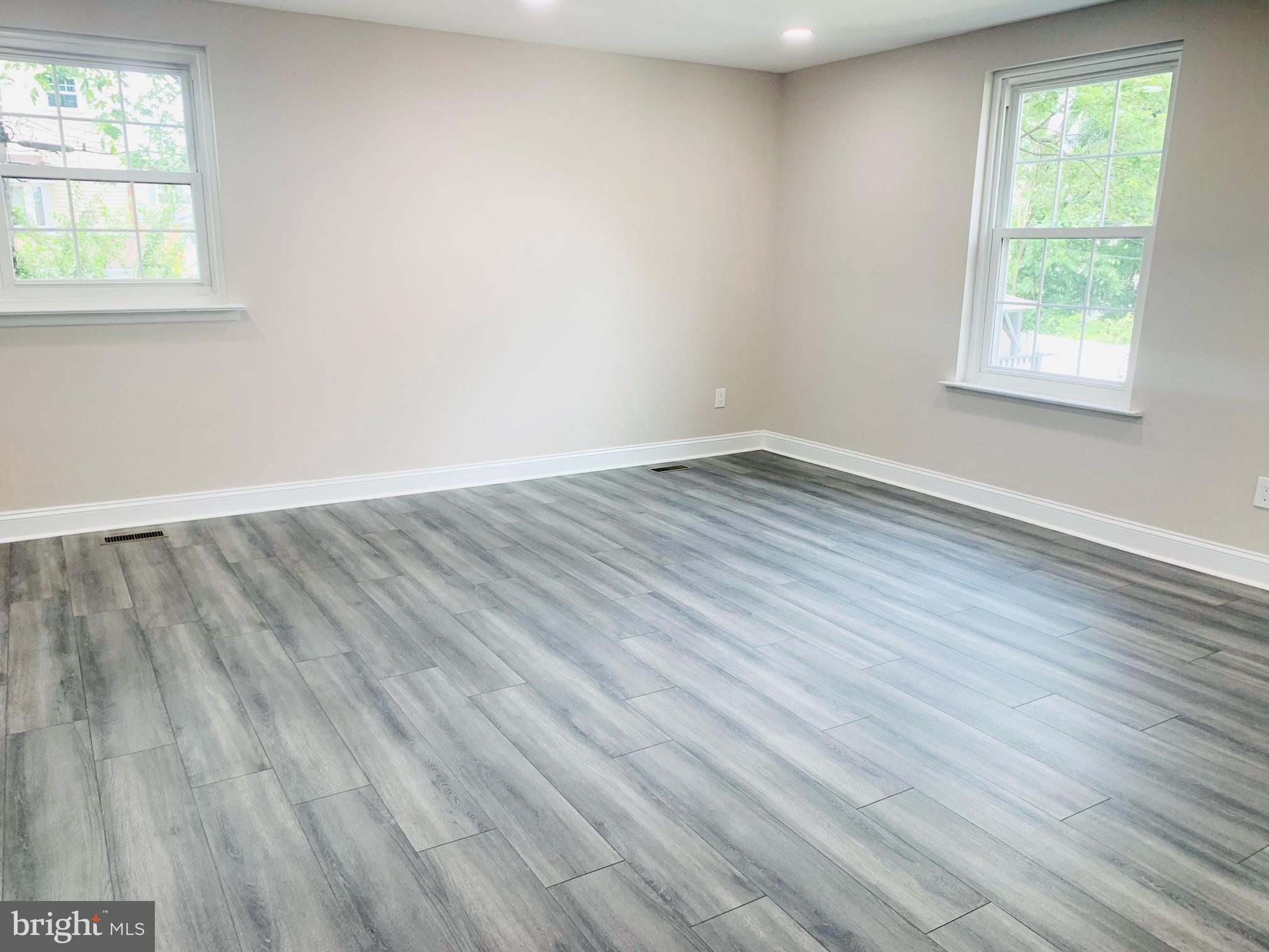 10906 Knights Road Philadelphia, PA 19154 - Photo 5 of 35