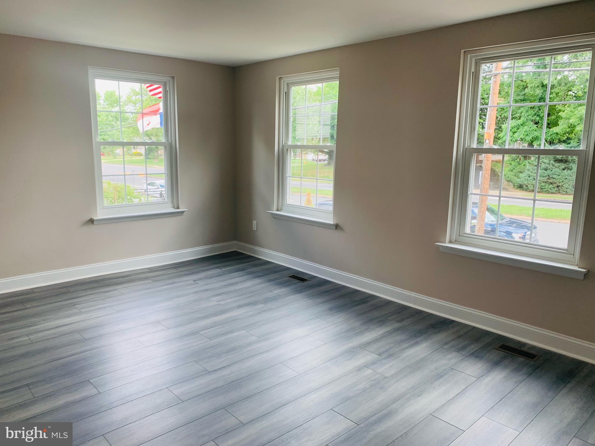 10906 Knights Road Philadelphia, PA 19154 - Photo 9 of 35