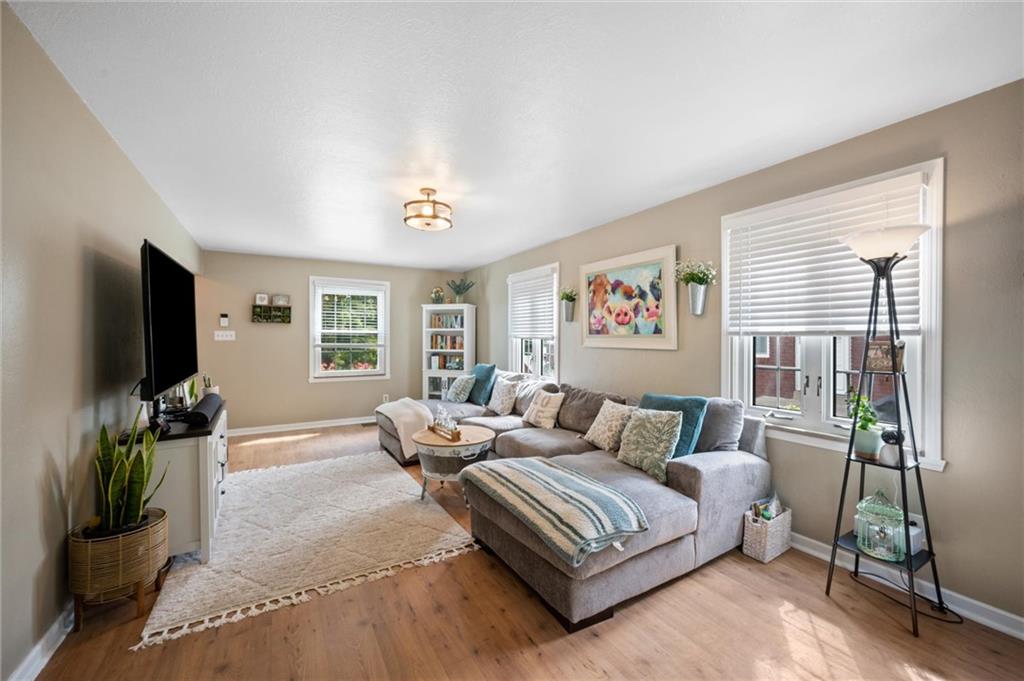 140 Rolshouse Road Pittsburgh, PA 15237 - Photo 4 of 29 Gallery Image 4