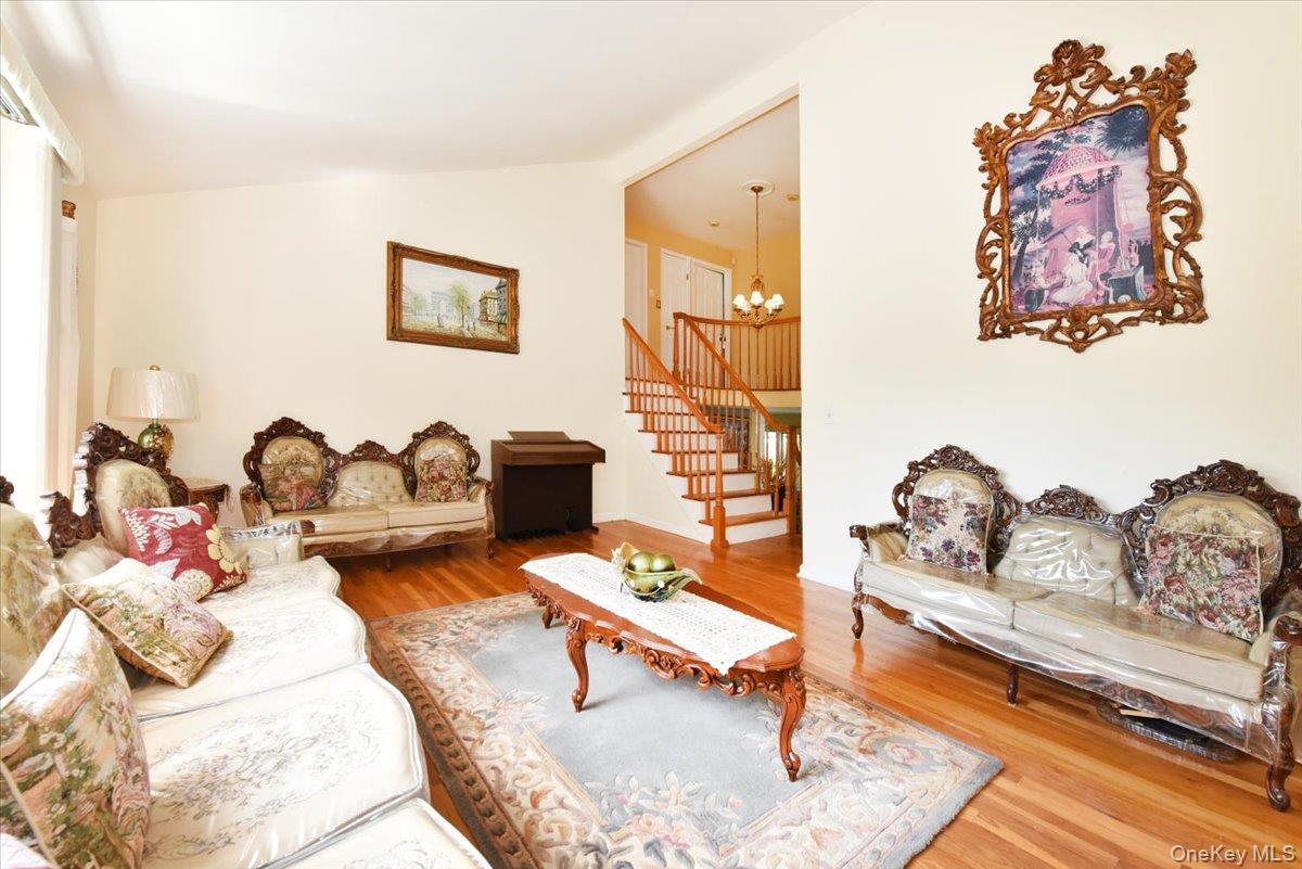 22 Chatham Road Commack, NY 11725 - Photo 9 of 37