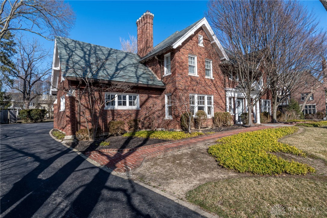 215 Southview Road Dayton, OH 45419 - Photo 4 of 97