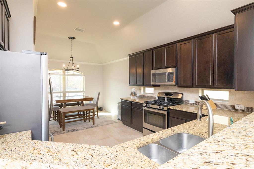 716 Salida Road Fort Worth, TX 76052 - Photo 12 of 32