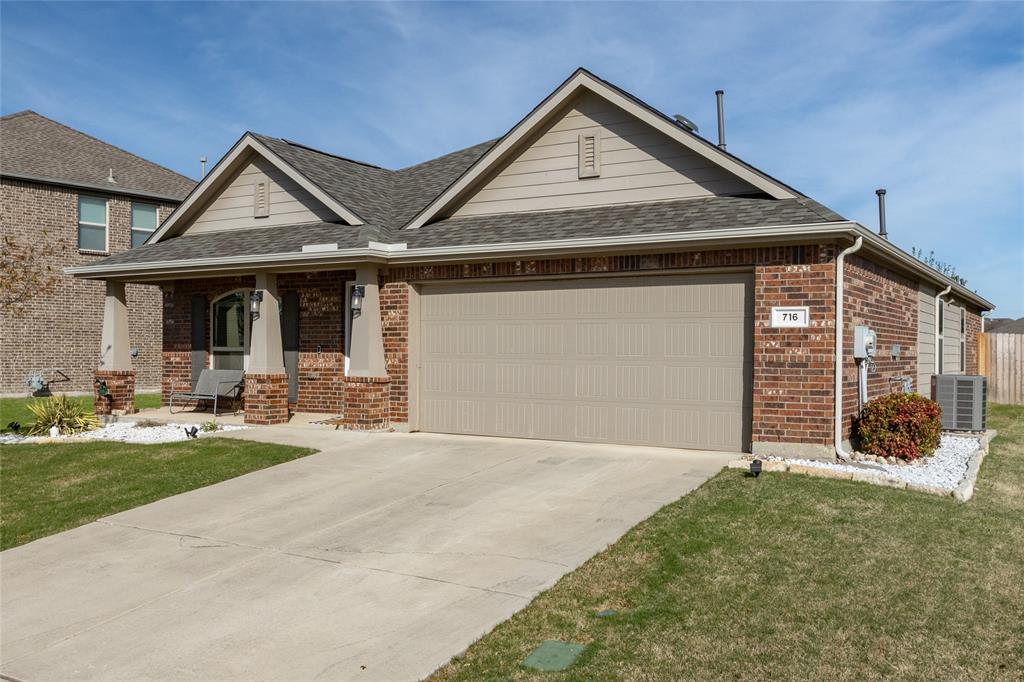 716 Salida Road Fort Worth, TX 76052 - Photo 2 of 32