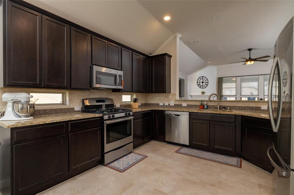 716 Salida Road Fort Worth, TX 76052 - Photo 8 of 32