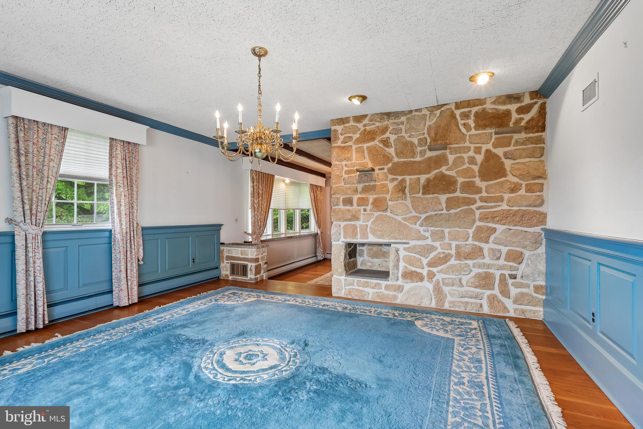 983 Palmers Mill Road Media, PA 19063 - Photo 10 of 83 Love the stone accent wall