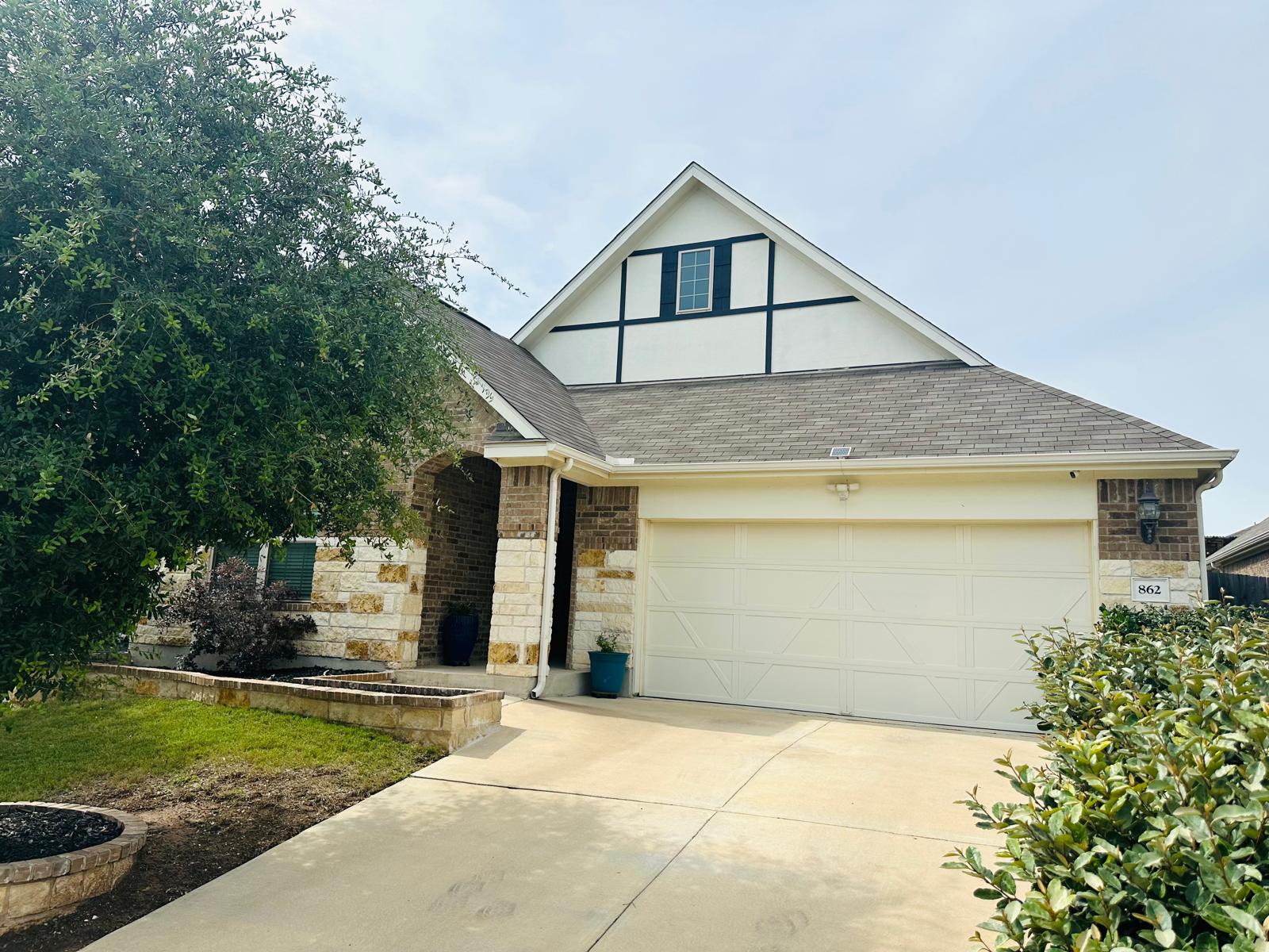 862 Leadtree Loop Buda, TX 78610 - Photo 38 of 40 a front view of house with yard