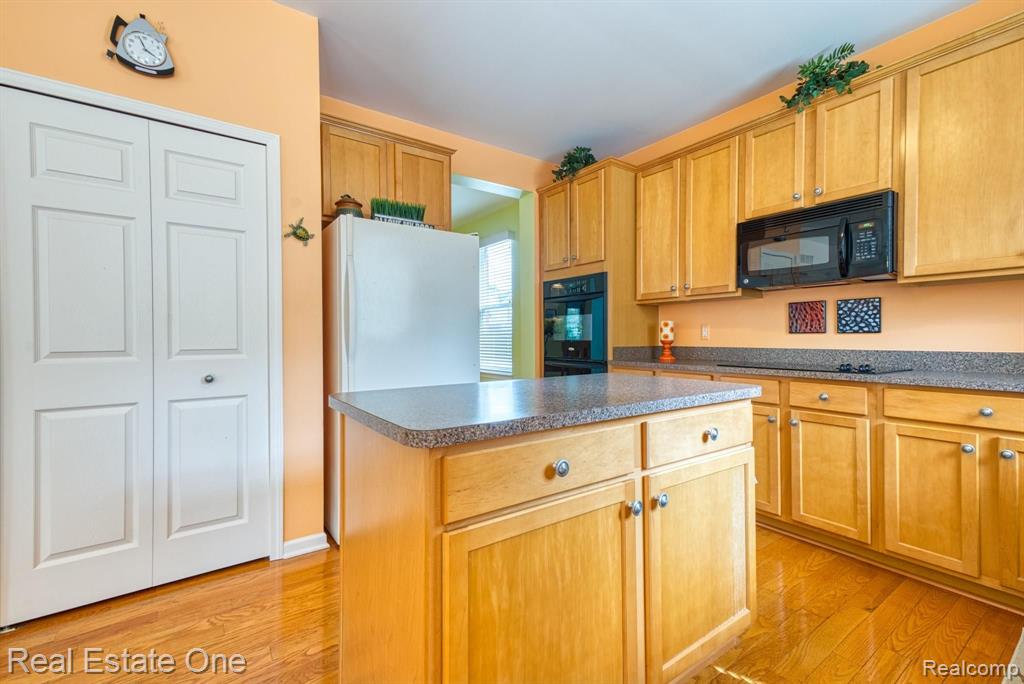 3370 Everett Drive Rochester Hills, MI 48307 - Photo 6 of 36