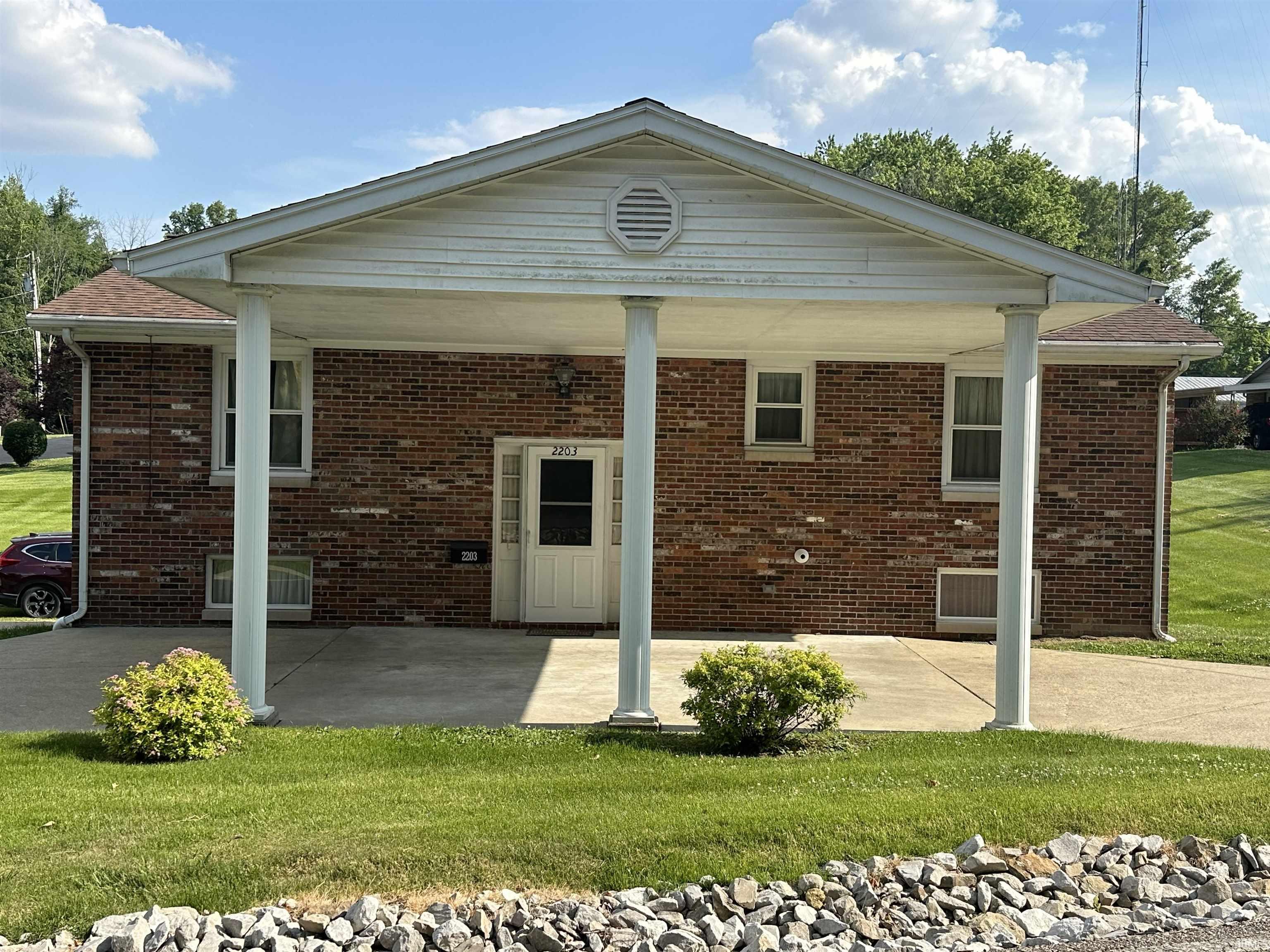2203 East Lake Road Princeton, IN 47670 - Photo 1 of 33 Gallery Image 1