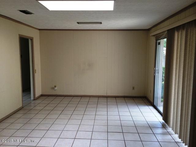 2750 Chelton Road Jacksonville, FL 32216 - Photo 6 of 17 FAMILY ROOM