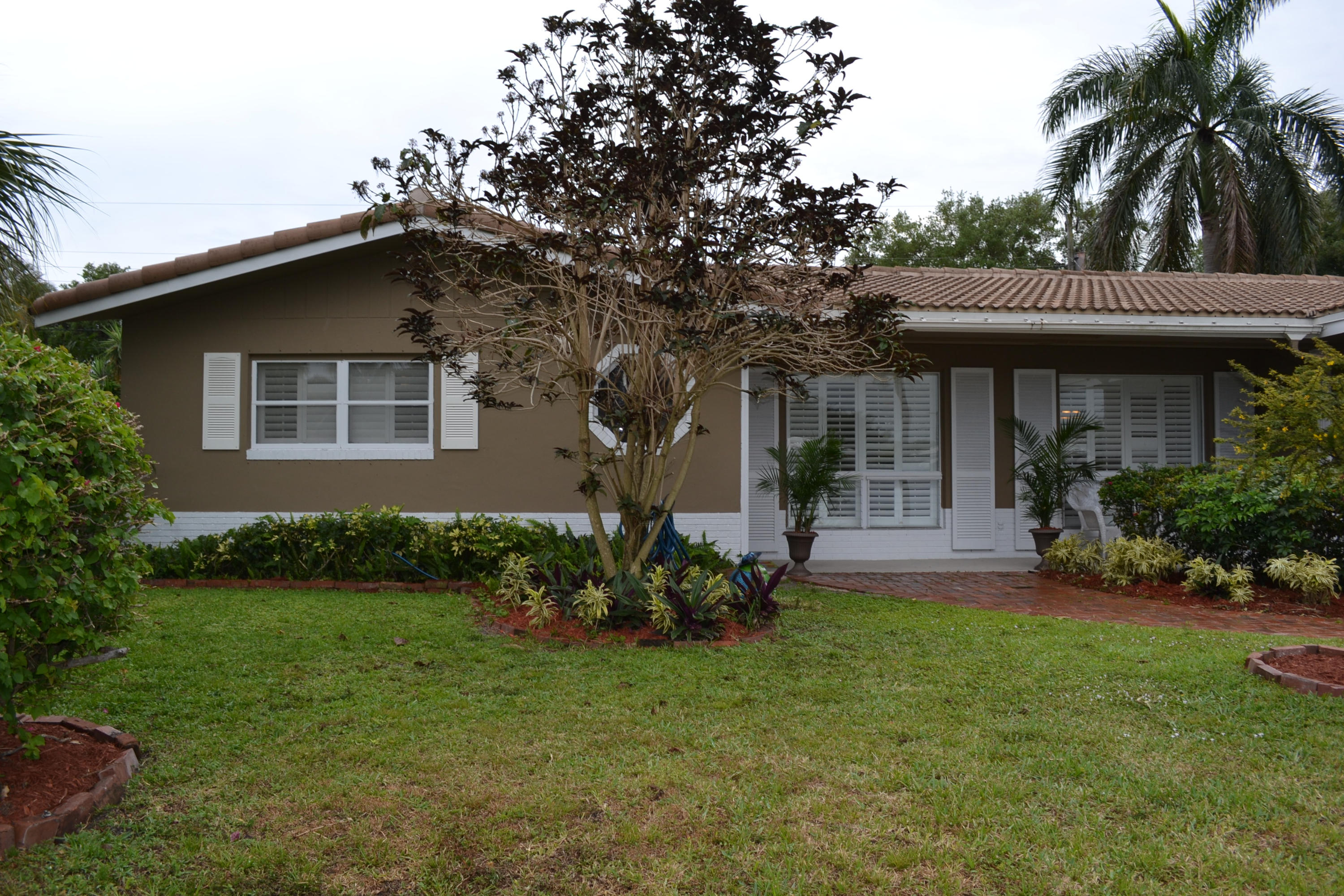 818 West Camino Real Boca Raton, FL 33486 - Photo 1 of 30 1_Front_East