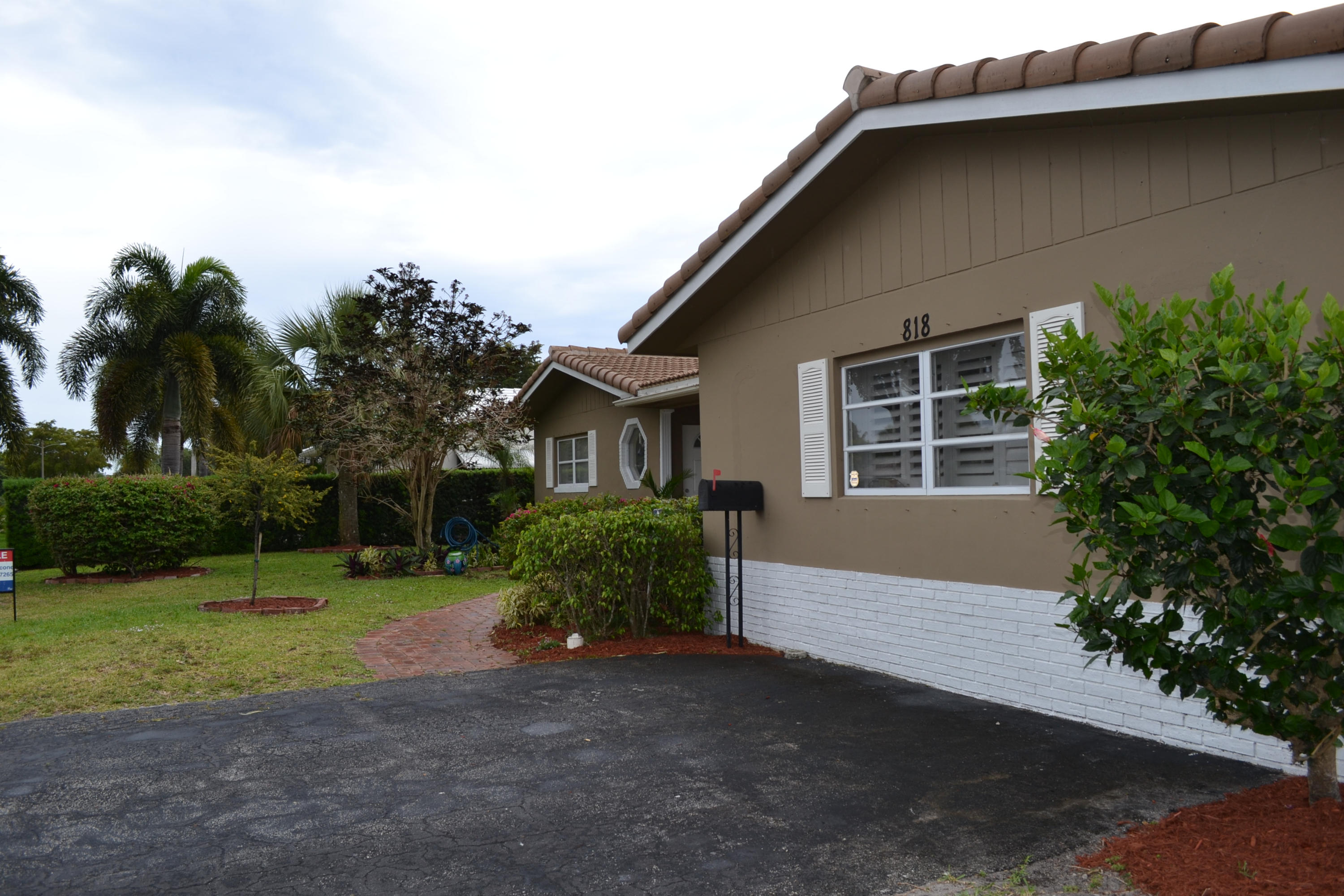 818 West Camino Real Boca Raton, FL 33486 - Photo 2 of 30 2_Front
