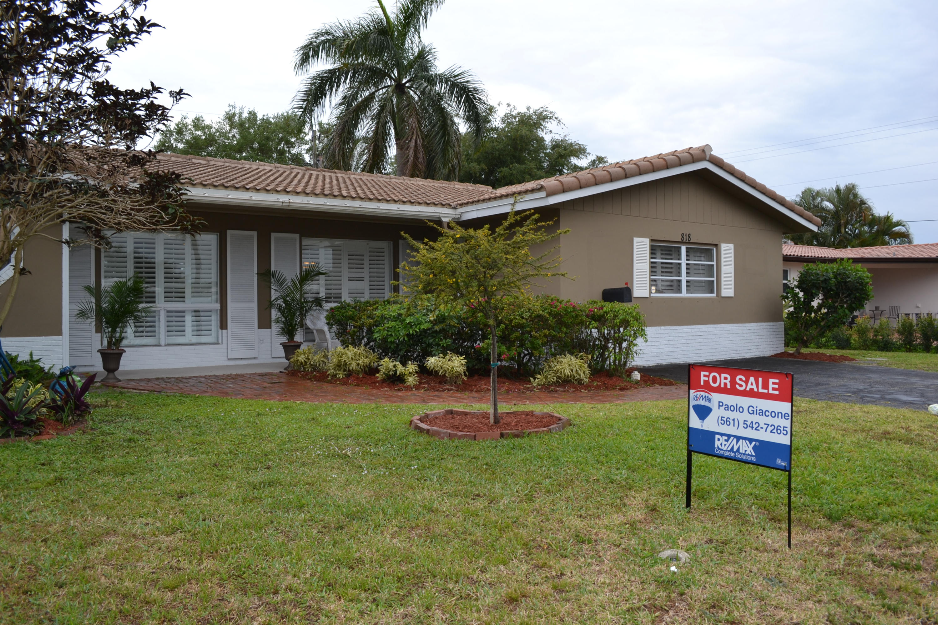 818 West Camino Real Boca Raton, FL 33486 - Photo 3 of 30 3_Front