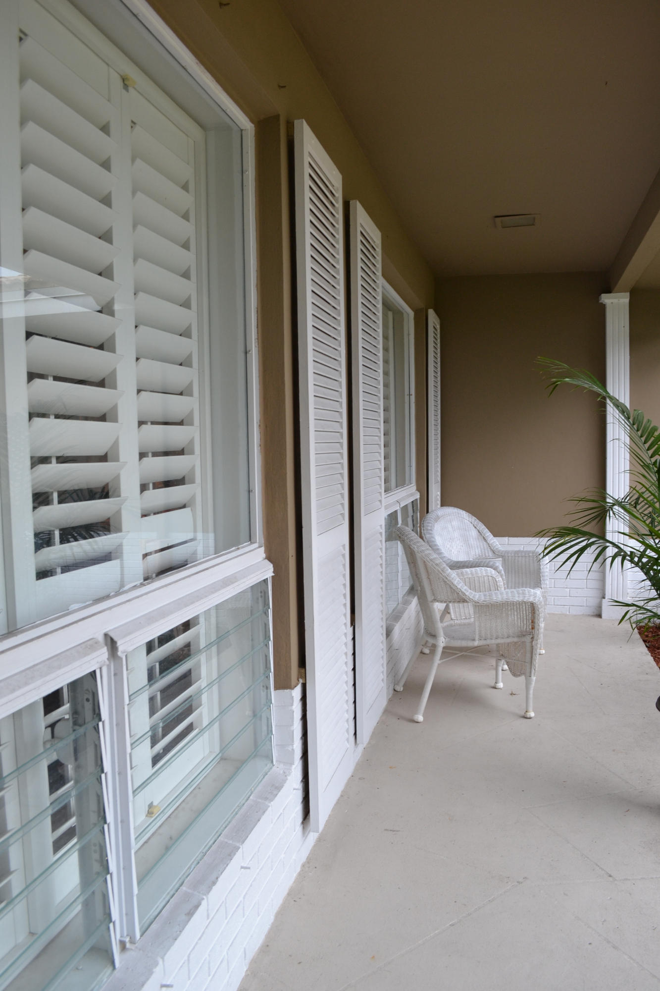 818 West Camino Real Boca Raton, FL 33486 - Photo 5 of 30 5_Front_Porch