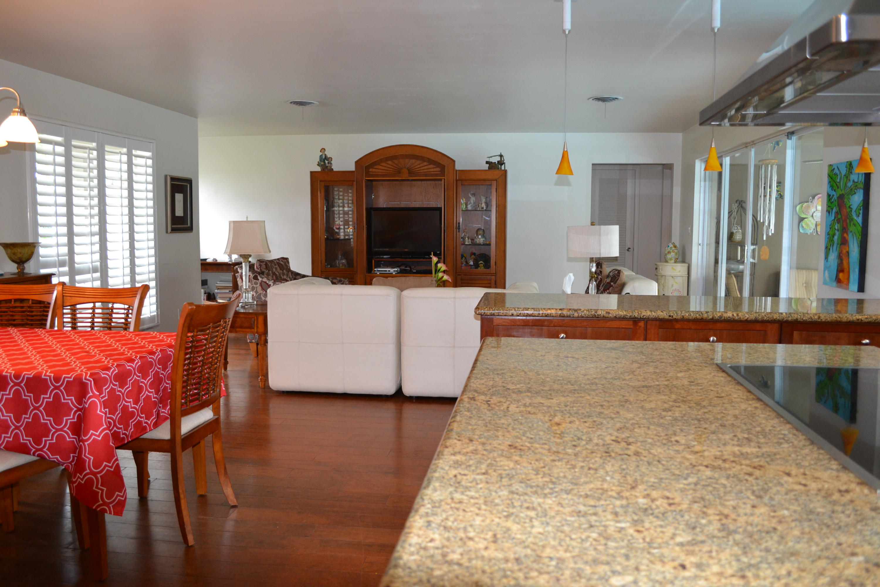 818 West Camino Real Boca Raton, FL 33486 - Photo 10 of 30 10_Kitchen_to_Livingroom