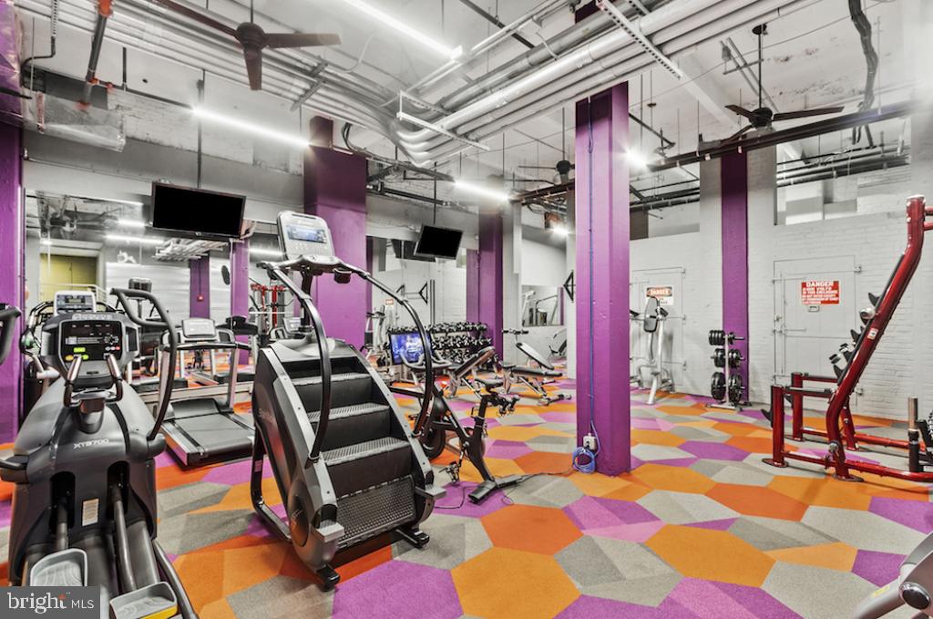 312-22 Walnut Street, Unit 405 Philadelphia, PA 19106 - Photo 10 of 22 a view of gym