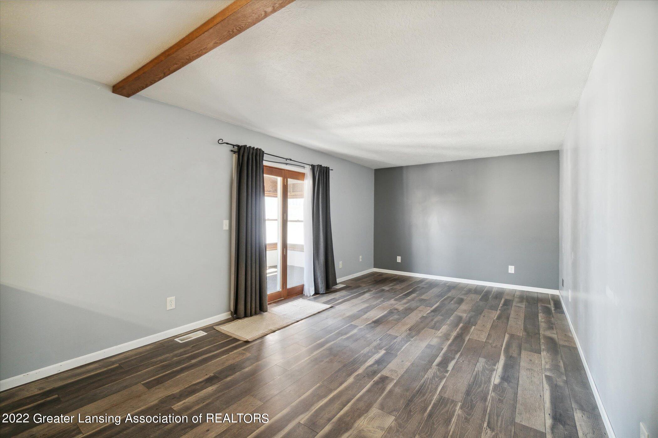 960 Tuttle Road Mason, MI 48854 - Photo 18 of 48 11-960-Tuttle-Rd-Mason-MI-48854-WindowSt