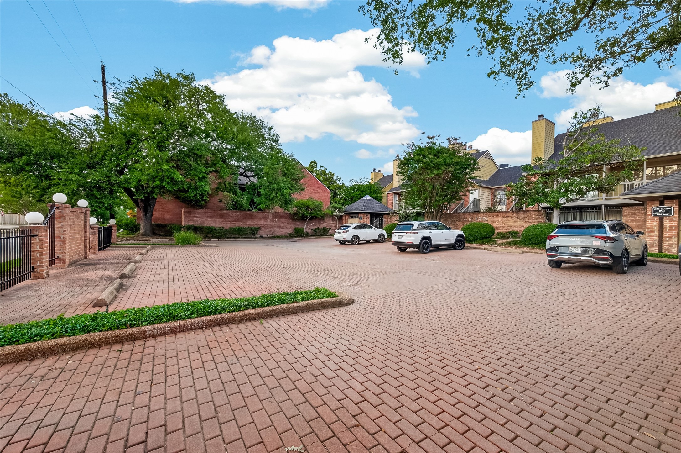 2829 Timmons Lane, Unit 144 Houston, TX 77027 - Photo 36 of 41 Visitor parking area.