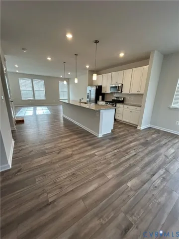 en empty room with windows and ceiling fan view