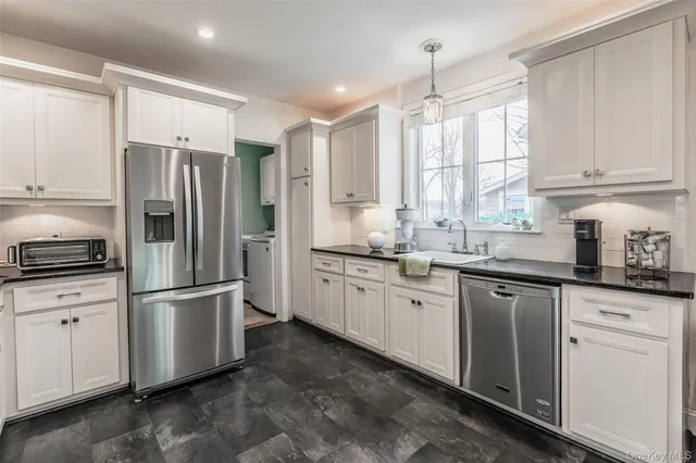 $799,000 | 31 Jacobson Avenue, Huntington, NY 11743