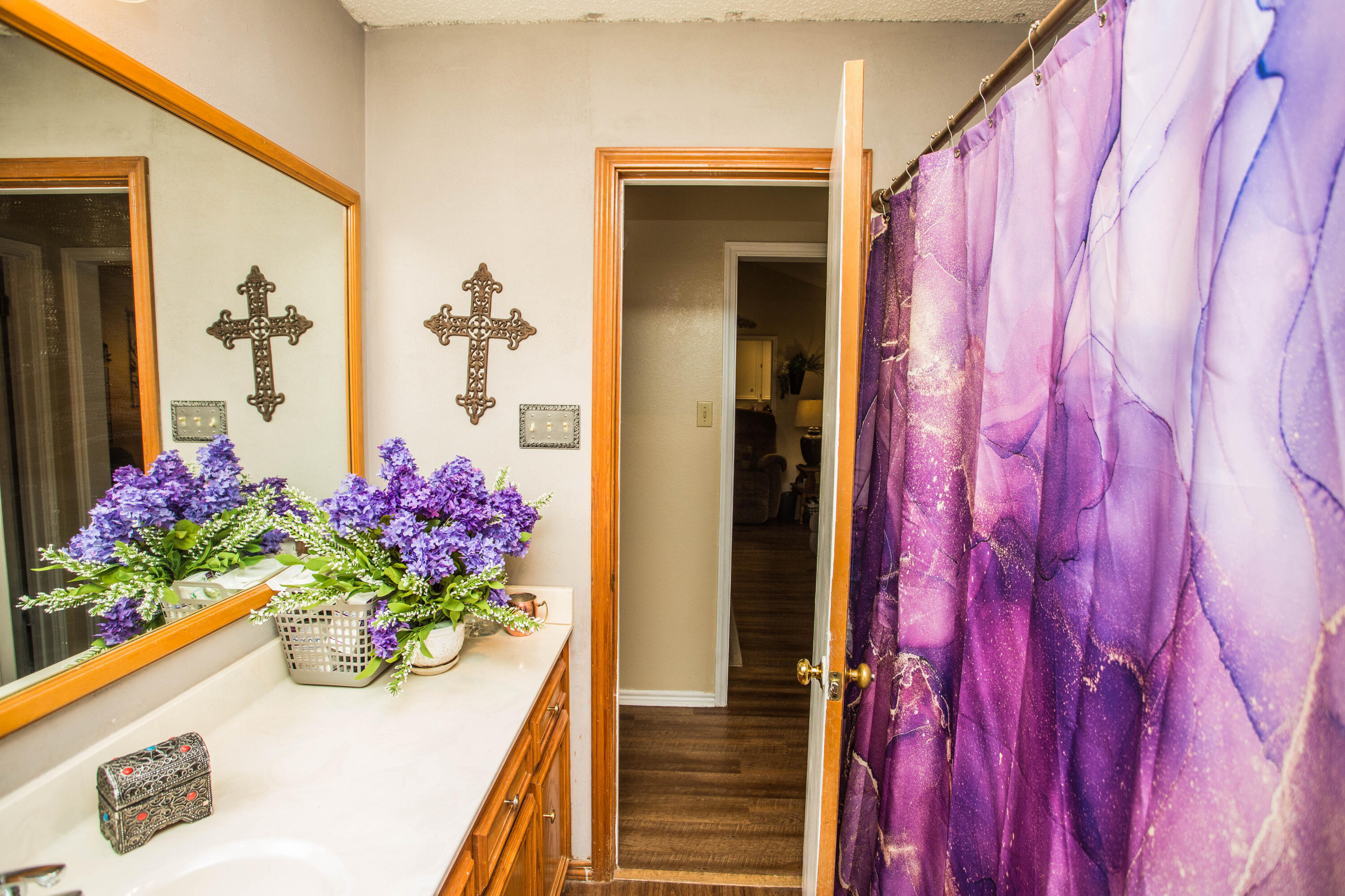 6030 72nd Street Lubbock, TX 79424 - Photo 23 of 33 a bath room with a sink and flowers