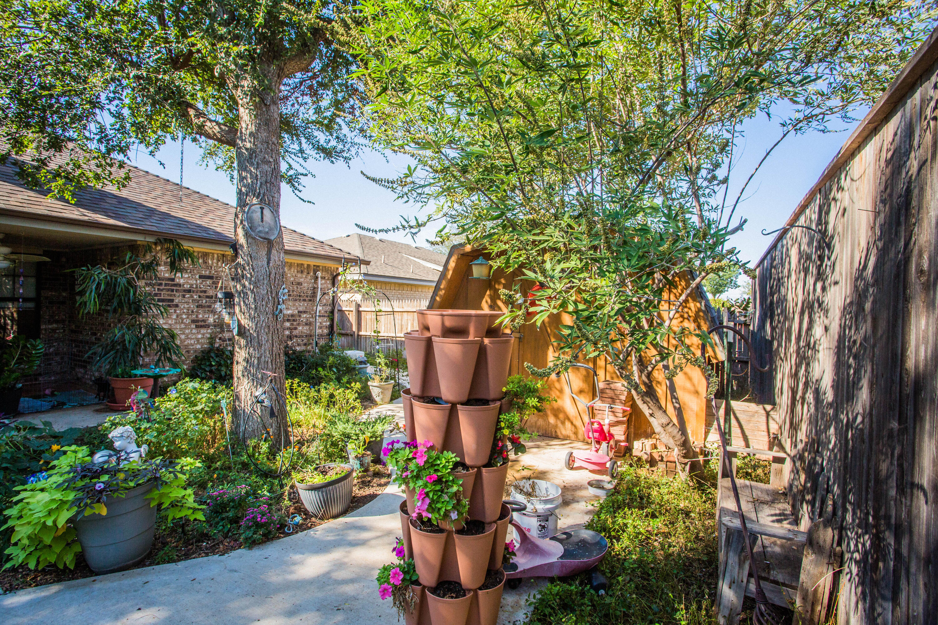 6030 72nd Street Lubbock, TX 79424 - Photo 29 of 33 a front view of a house with a garden and fountain