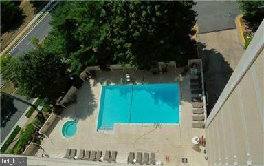 5911 Edsall Road, Unit 1010 Alexandria, VA 22304 - Photo 1 of 26 Summertime dreaming!