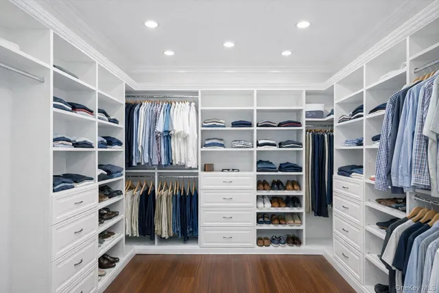 $1,999,999 | 161 Seaman Neck Road, Dix Hills, NY 11746