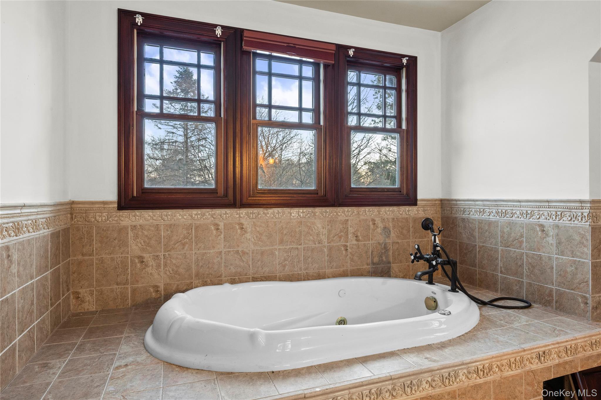 161 Seaman Neck Road Dix Hills, NY 11746 - Photo 23 of 50