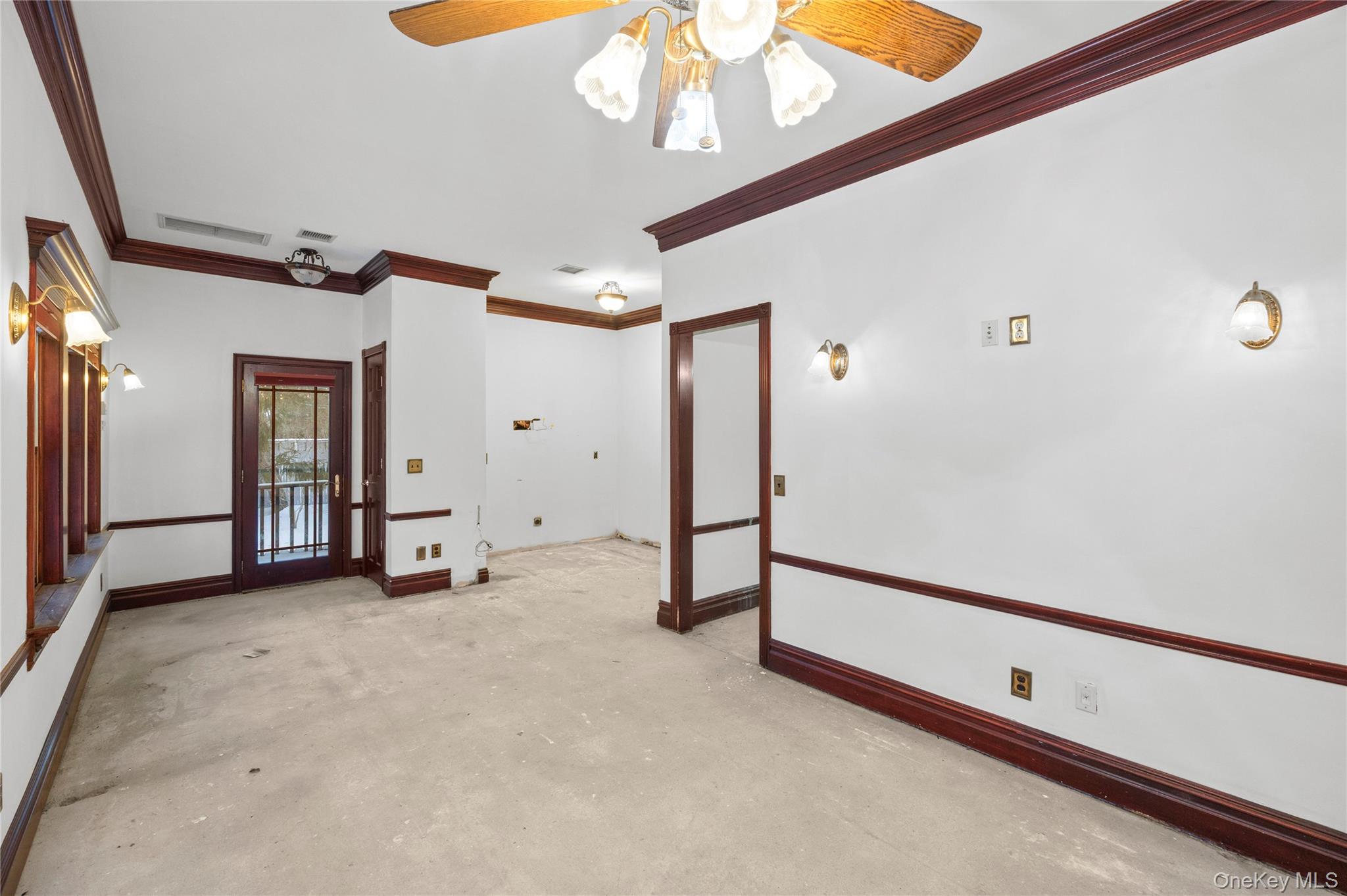 161 Seaman Neck Road Dix Hills, NY 11746 - Photo 29 of 50