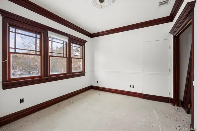 $1,999,999 | 161 Seaman Neck Road, Dix Hills, NY 11746