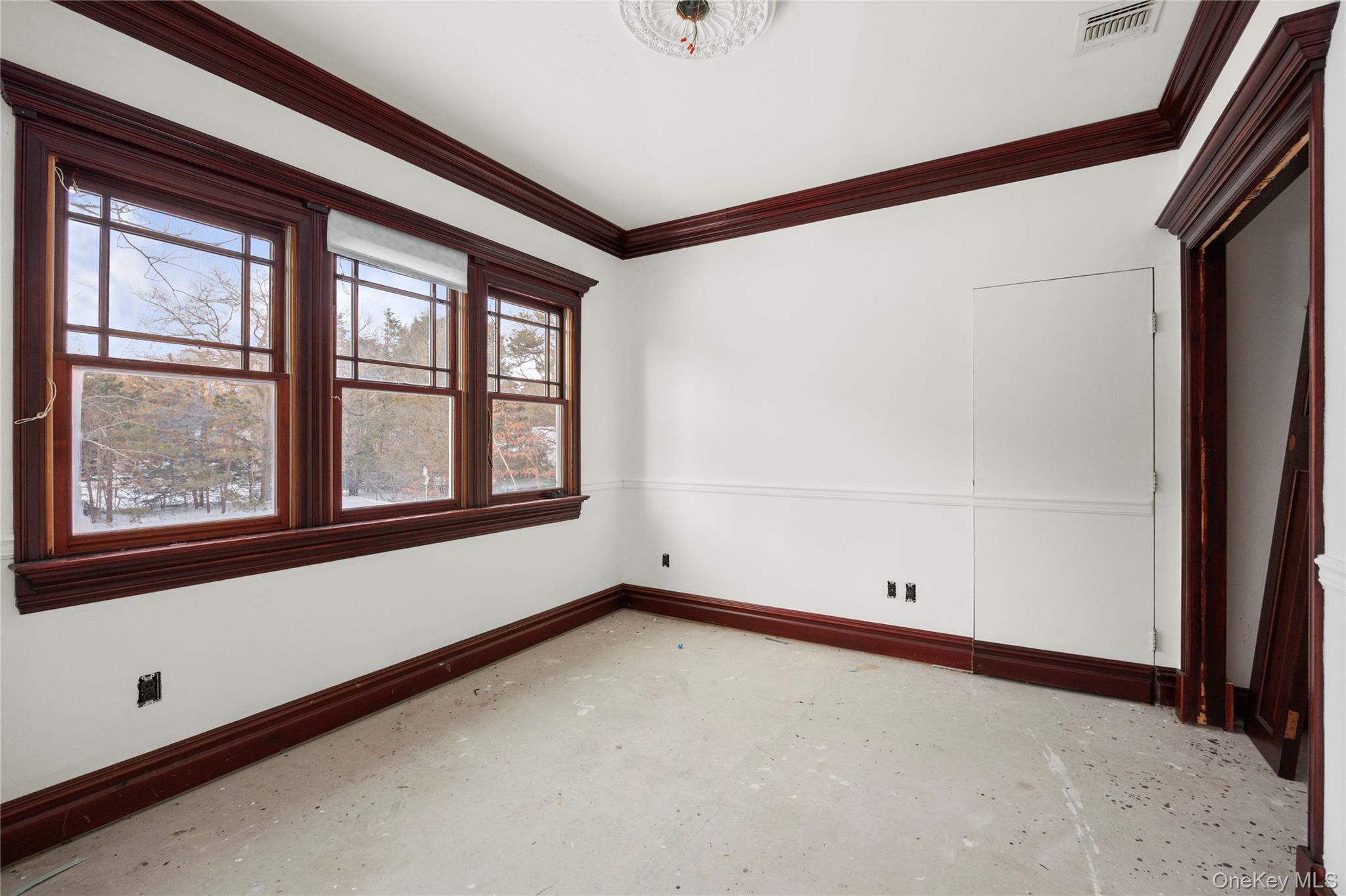 161 Seaman Neck Road Dix Hills, NY 11746 - Photo 36 of 50